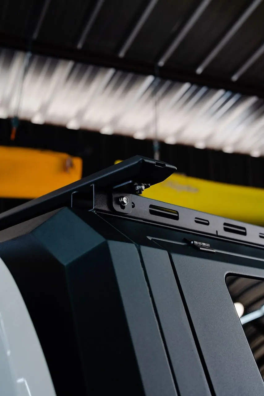 Detalle de apertura y equipamiento de una cúpula